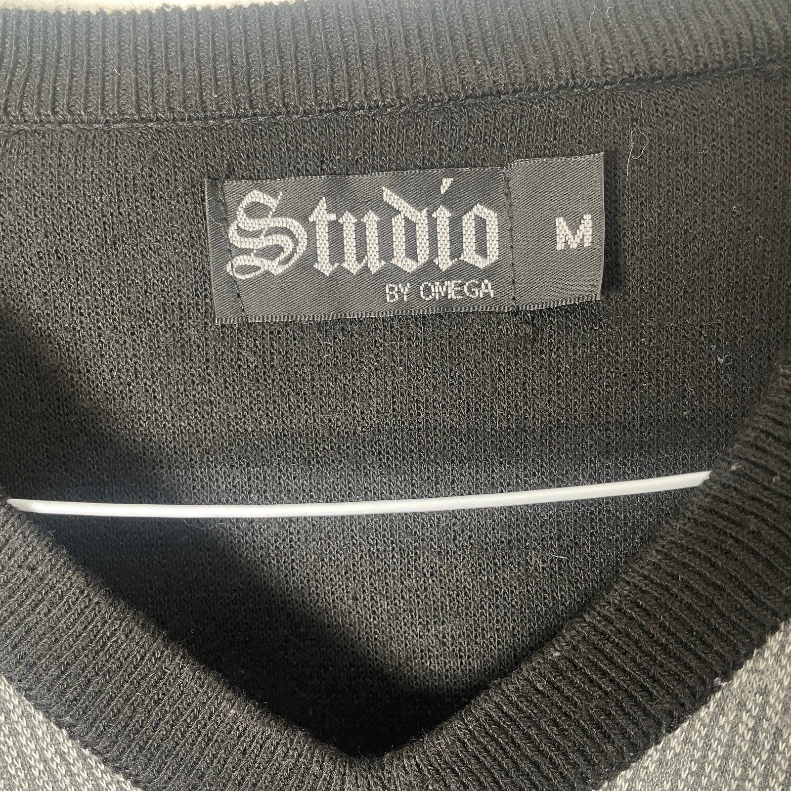 Studio By Omega Men’s Medium Pullover V-Neck Sweater Black Grey